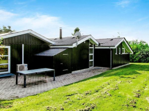 Отель Spacious Holiday Home in Fars Close to Limfjorden  Эртебёлле